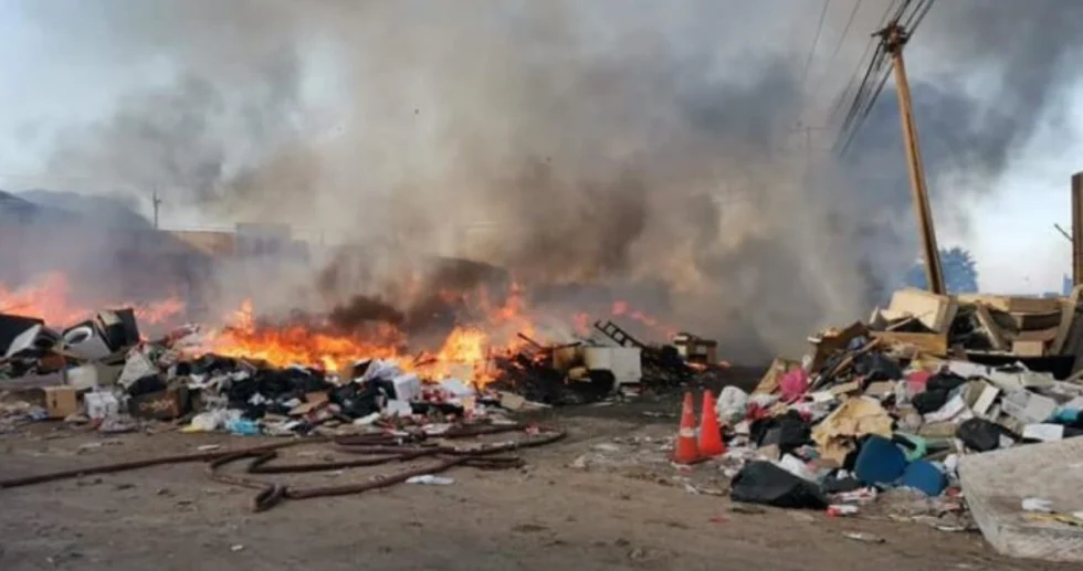 Se muestra el incendio de la chimba