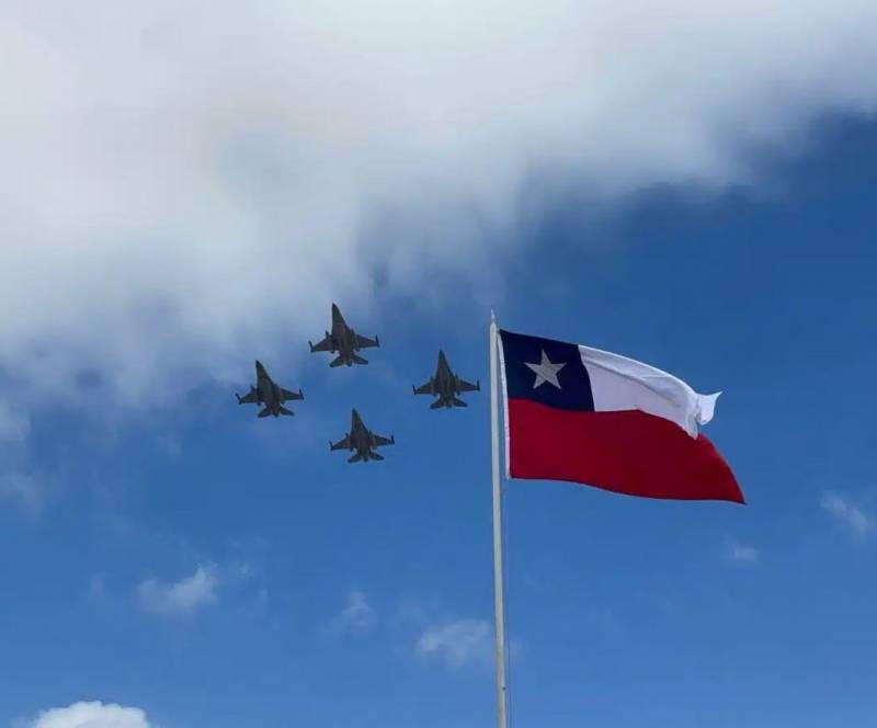 F-16 antesala Mes Aire y del Espacio