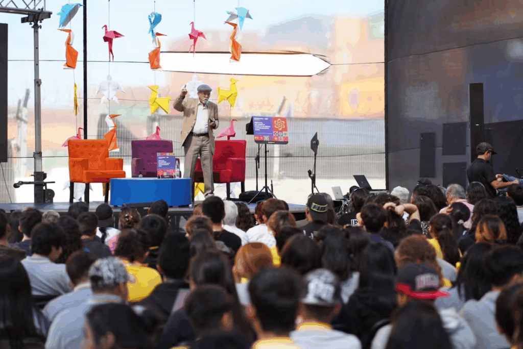 colegios disfrutan durante El Festival de Ciencias Puerto Ideas, en el punto cero del puerto de Antofagasta.